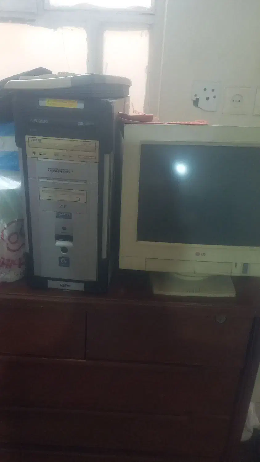 کامپیوتر قدیمی|رایانه رومیزی|اهواز, کمپلو جنوبی|دیوار