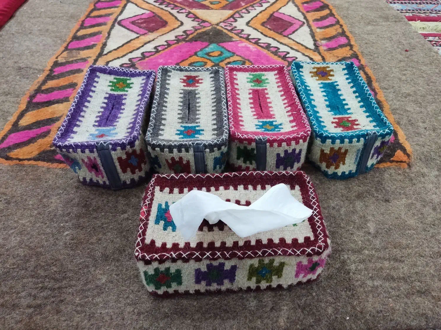 جادستمال کاغذی گلیمی|گلیم، جاجیم، گبه|یاسوج, |دیوار