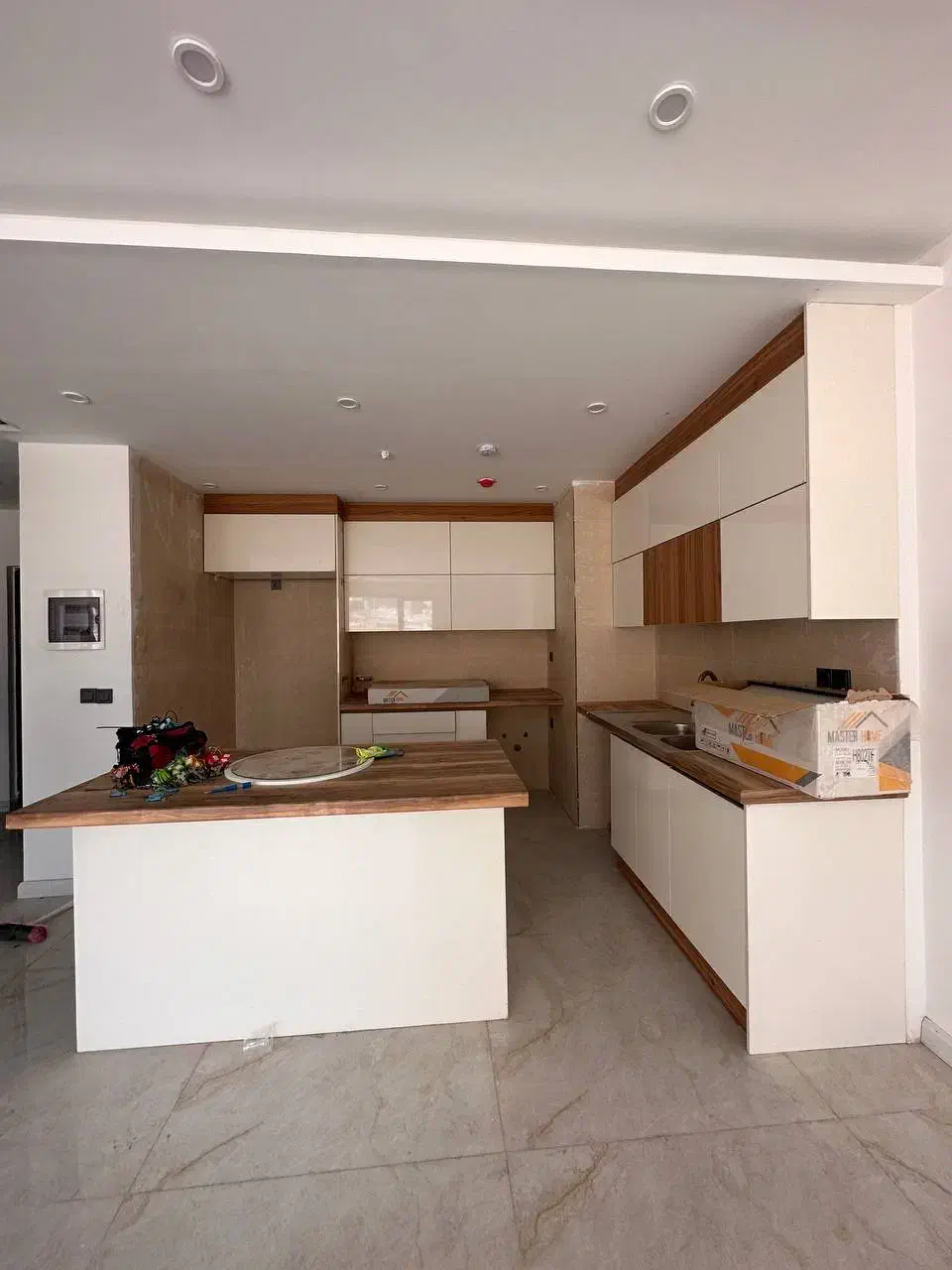 رهن آپارتمان۸۵متر/ کلیدنخورده/ فول مشاعات برج برند