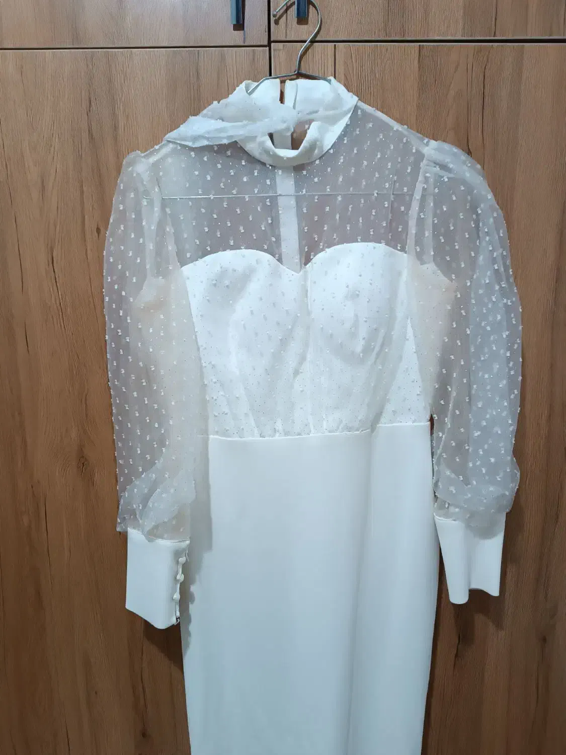 مجلسی سفید|لباس|رشت, یخسازی|دیوار