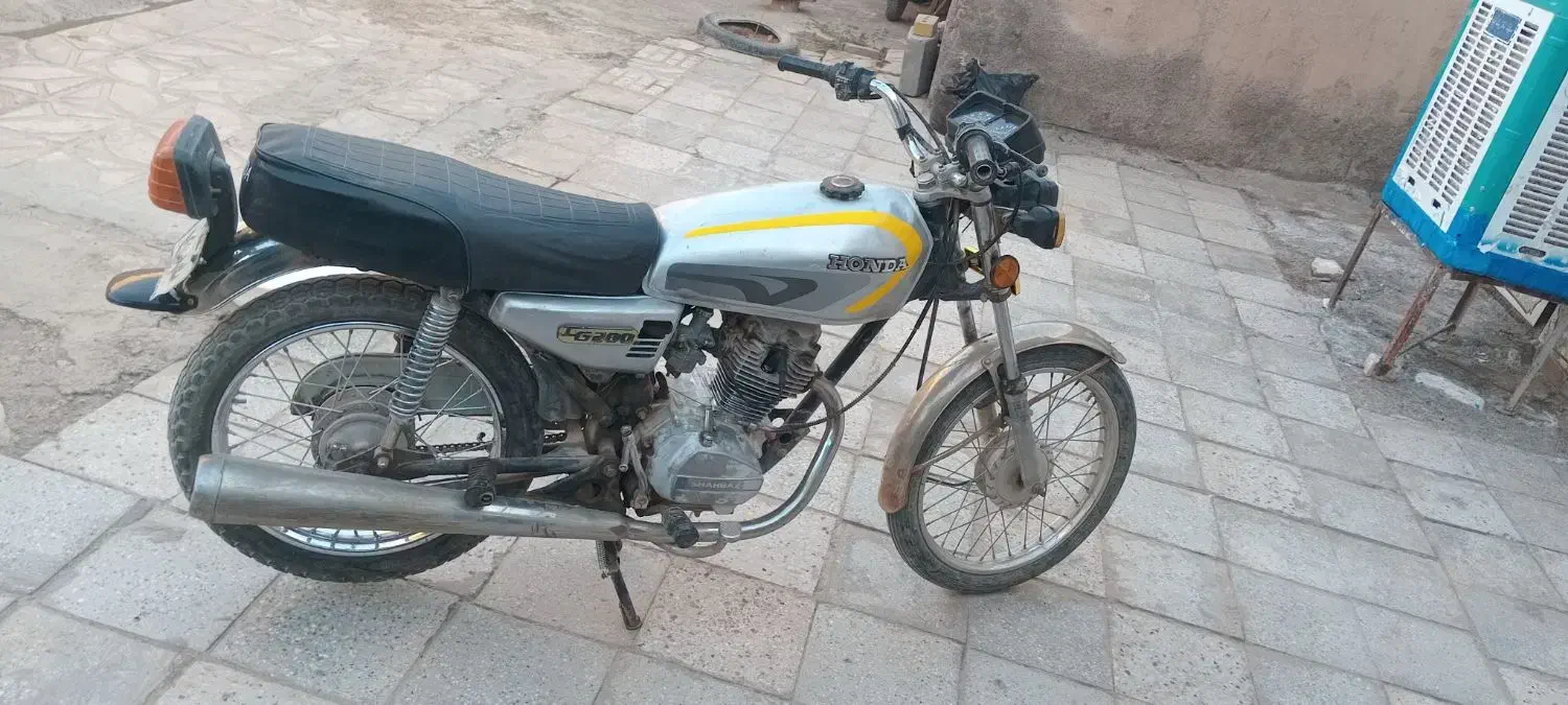 دوتا هندا سالم|موتورسیکلت|تربت‌حیدریه, مسجد جامع|دیوار