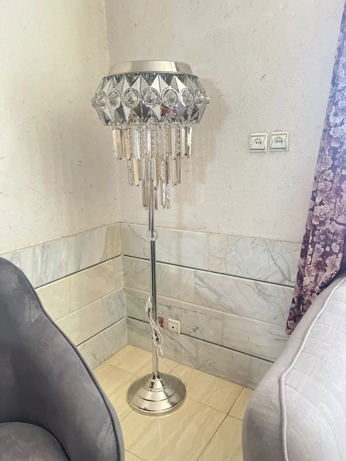 آباژور کنار سالنی|چراغ خواب و آباژور|تربت‌حیدریه, پارک کاشانی|دیوار