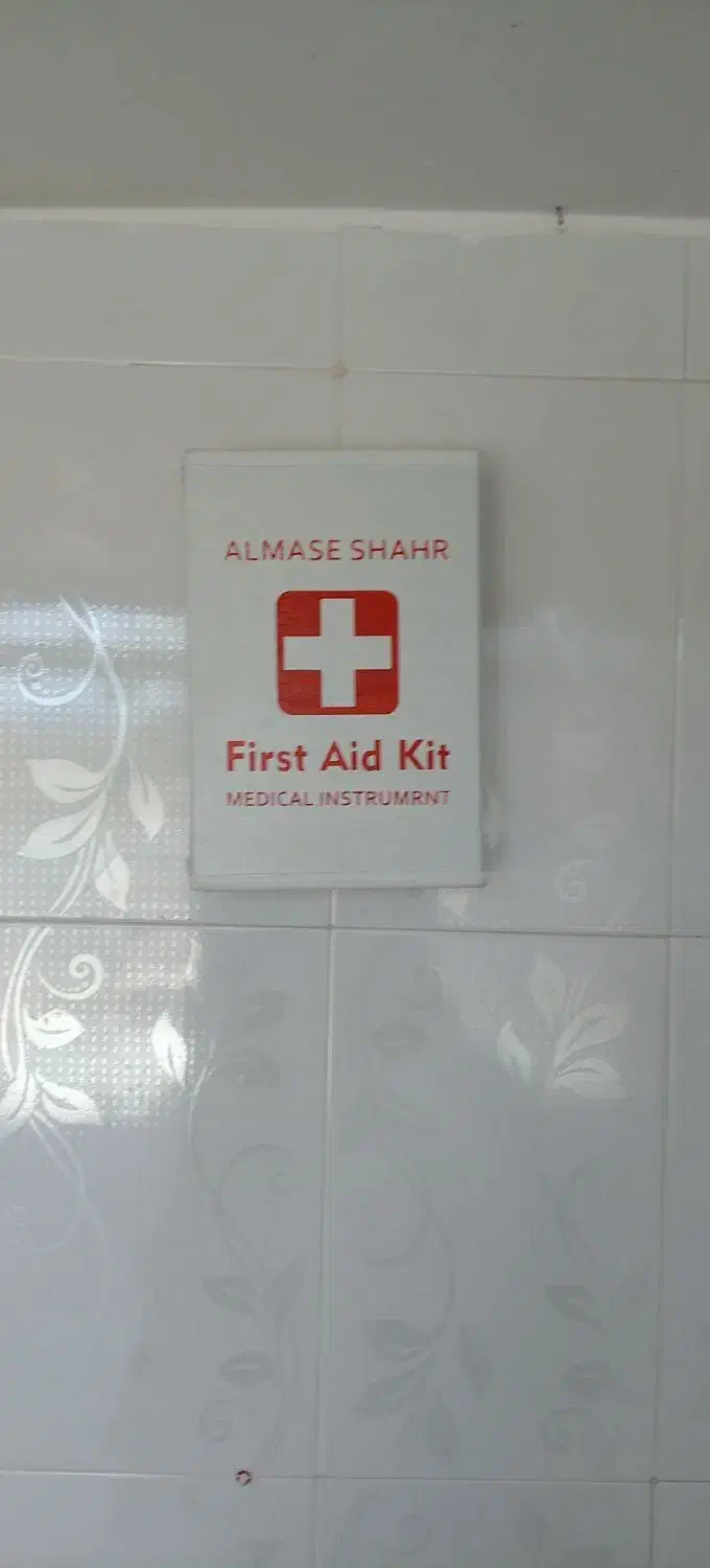 دکور شیک با لوازم آرایشگاه|آرایشگاه و سالنهای زیبایی|جلگه رخ, |دیوار