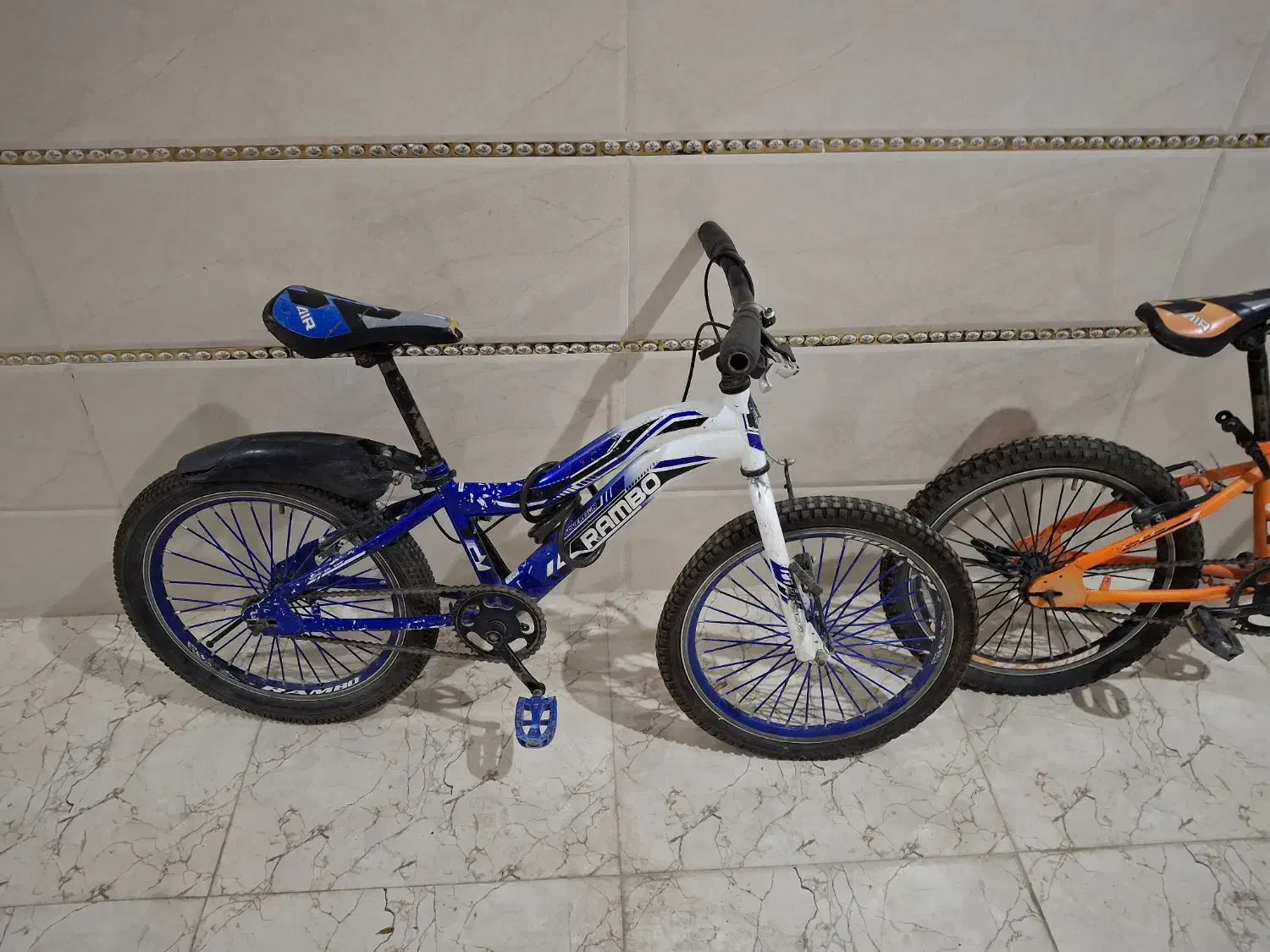 دوچرخ|دوچرخه، اسکیت، اسکوتر|الشتر, |دیوار