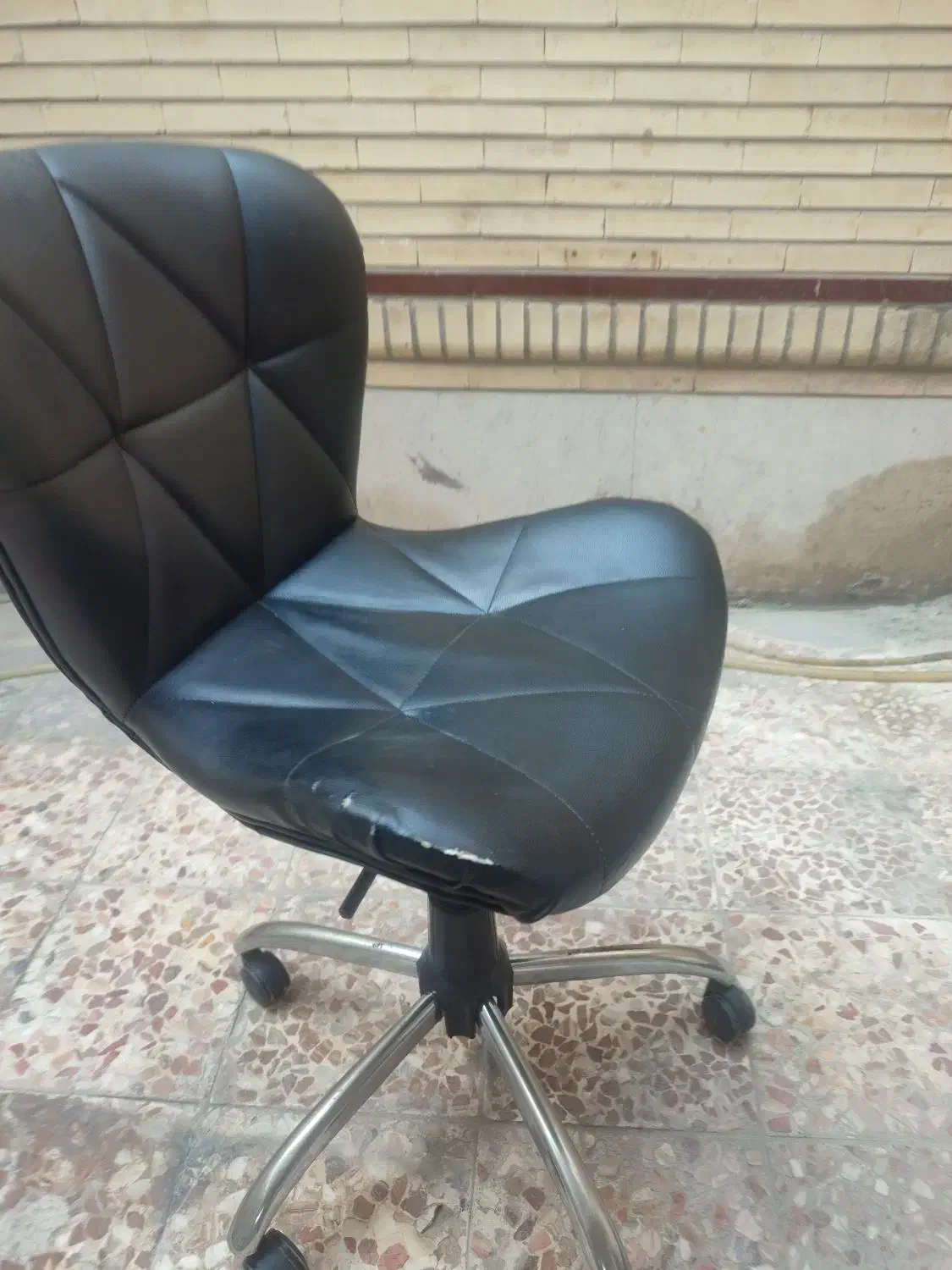 صندلی چرخدار|آرایشگاه و سالن‌های زیبایی|بندرعباس, |دیوار