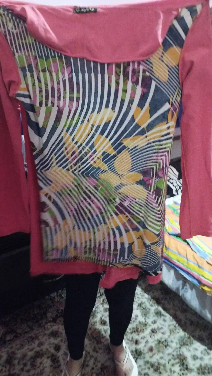 لباس زنانه|لباس|کرج, بنیاد|دیوار