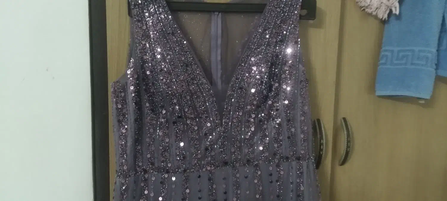 لباس مجلسی|لباس|تربت‌حیدریه, سیلوی گندم|دیوار