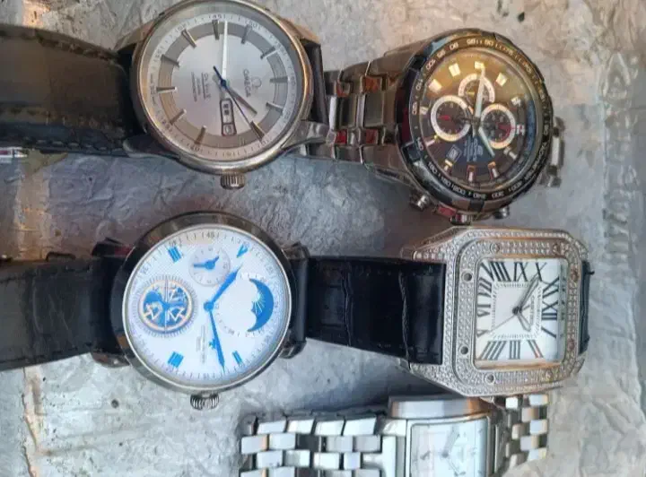 چند عدد ساعت مچی|ساعت|کرج, کوی زنبق|دیوار