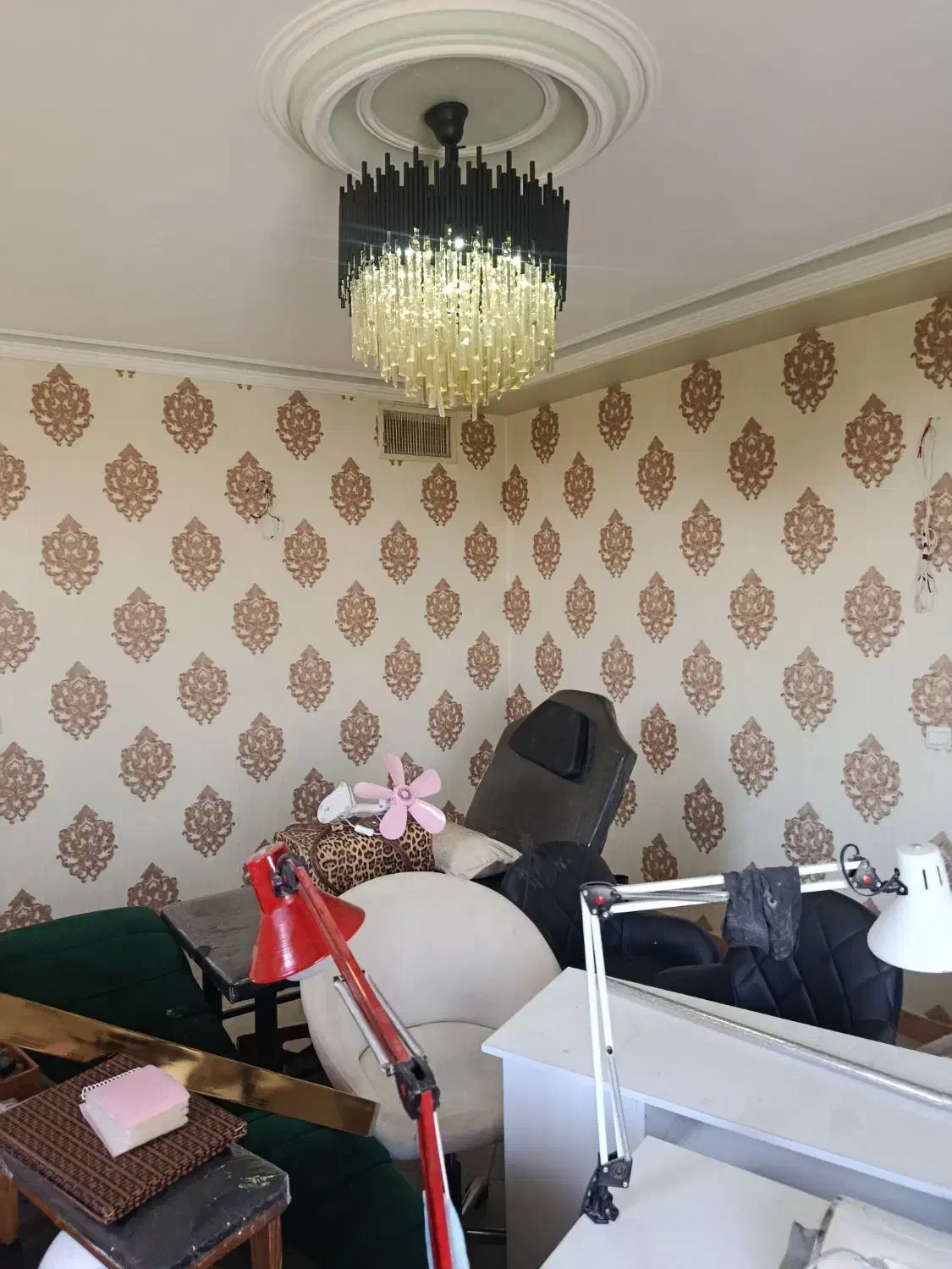 نصب کاغذ دیواری نصاب کاغذ دیواری وپوستر|خدمات پیشه و مهارت|کرج, باغستان|دیوار