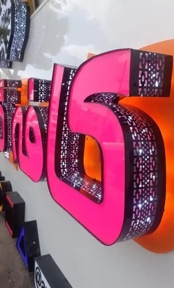 تابلوساز. تابلو سازی.. حروف برجسته.شرایط اقساط|خدمات پیشه و مهارت|شیراز, نصر|دیوار