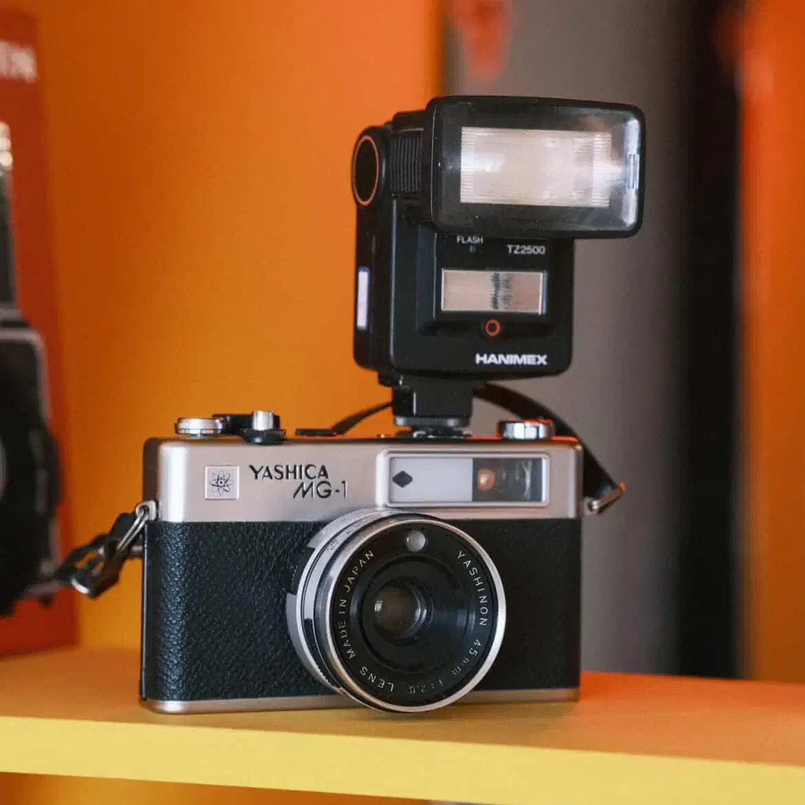 دوربین Yashica MG-1 با کیف چرم و فلاش|دوربین عکاسی و فیلمبرداری|قم, بنیاد|دیوار