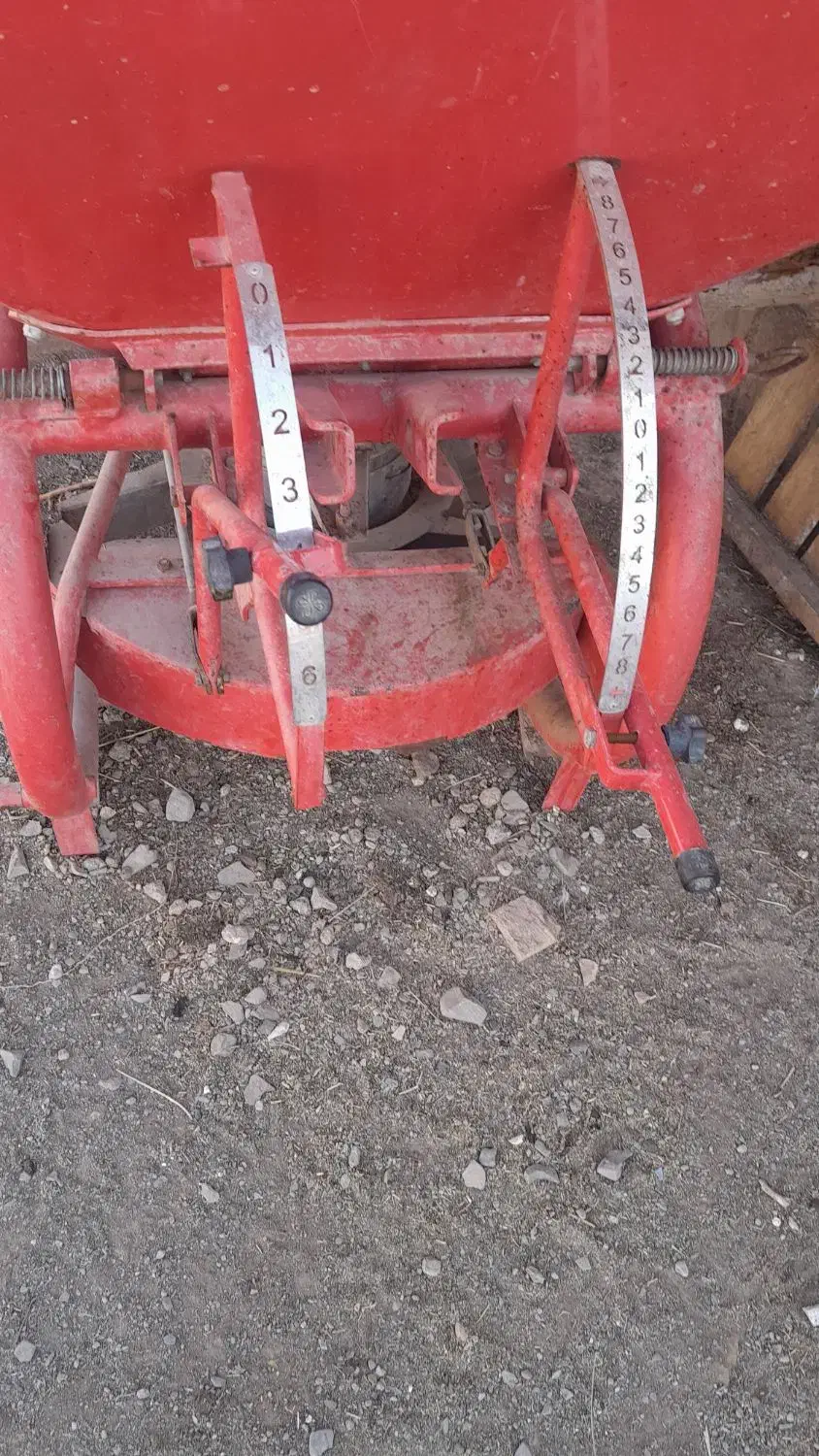 بذرپاش و کودپاش ۵۰۰ کیلویی|قطعات یدکی و لوازم جانبی|تربت جام, جامی|دیوار