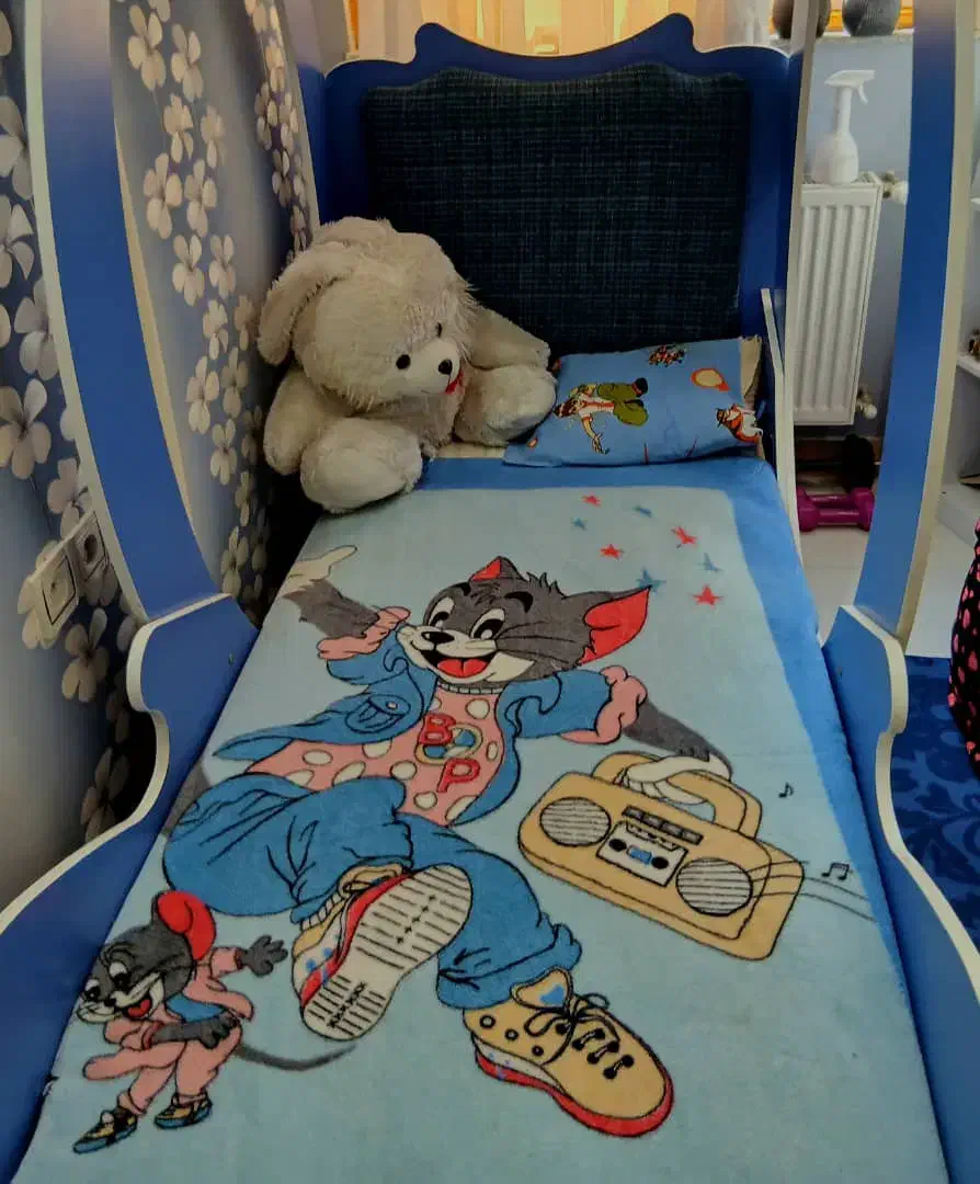 تخت نوجوان|تخت و سرویس خواب|لاهیجان, کوی آزادگان|دیوار