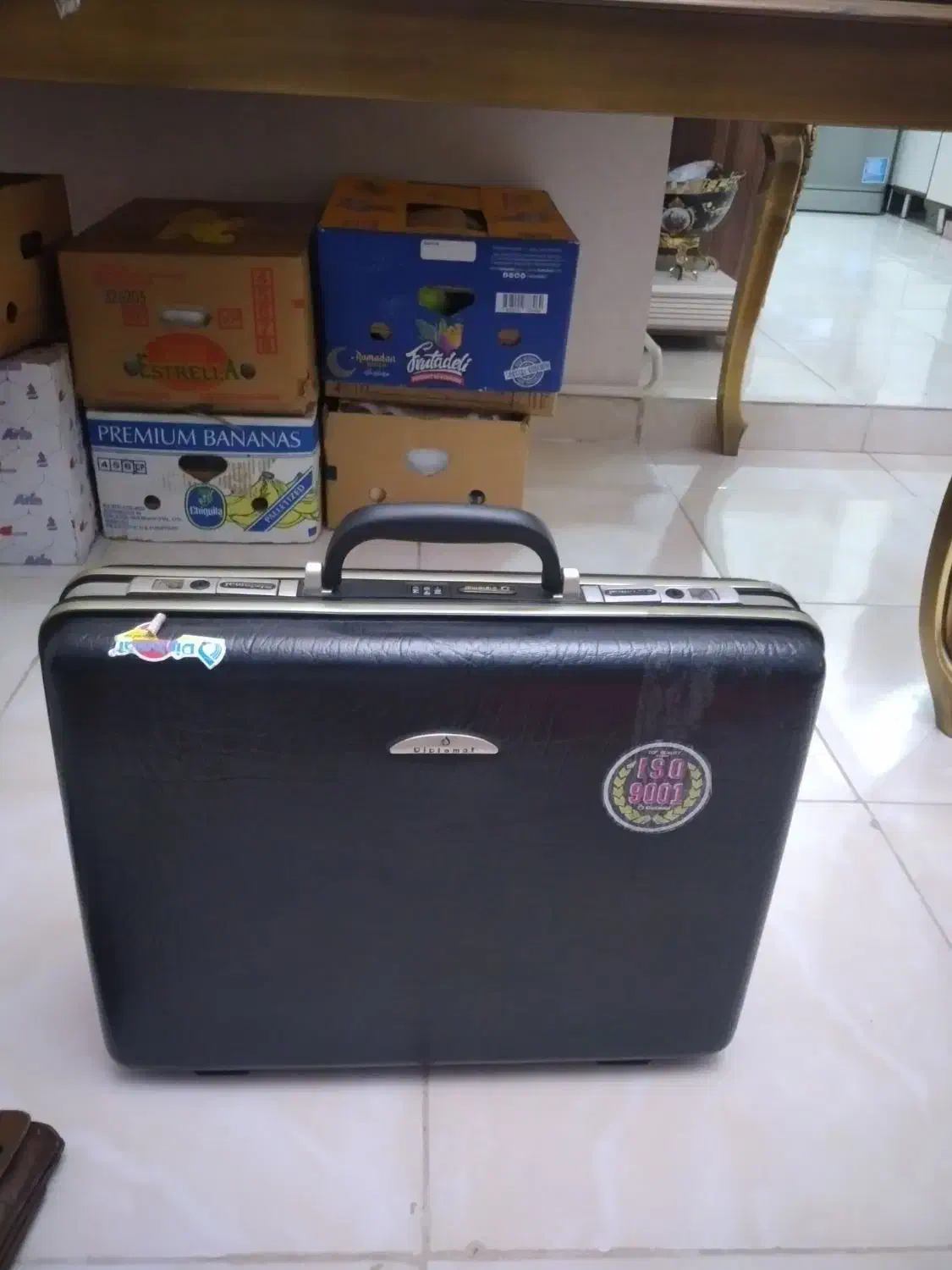 دیپلمات|کیف، کفش، کمربند|تبریز, |دیوار