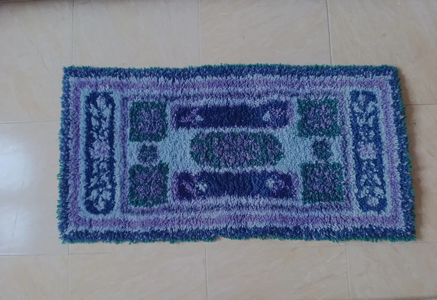 فرشینه دستبافت.|پادری|شیراز, رازی|دیوار