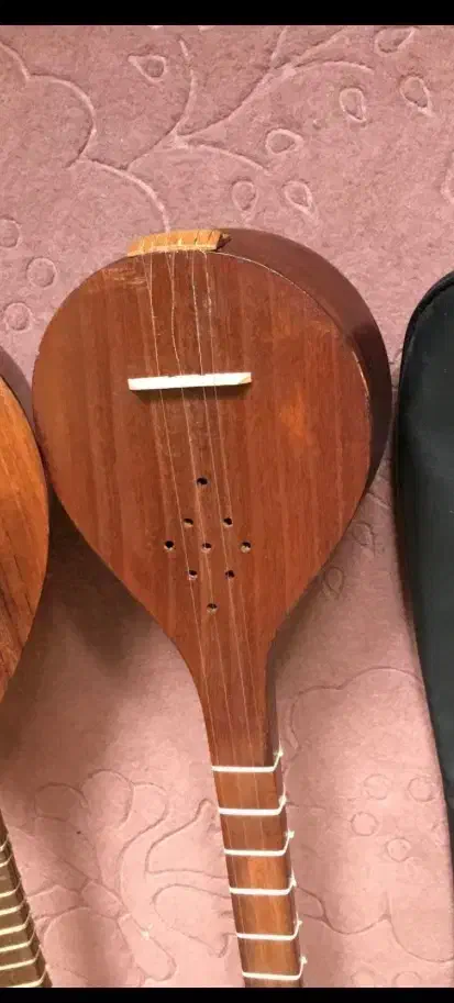 سه تار|سازهای سنتی|تهران, هفت چنار|دیوار