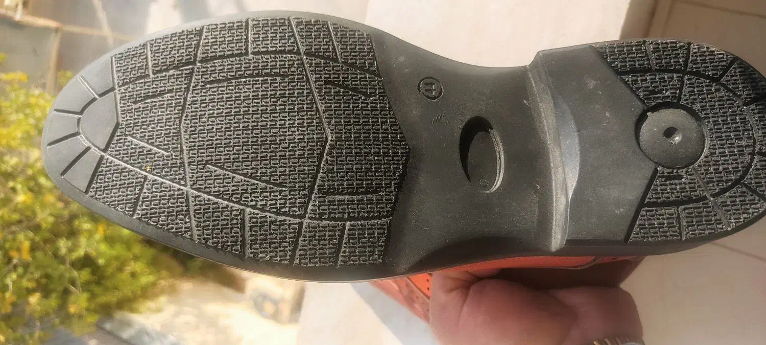 کفش تمام چرم|کیف، کفش، کمربند|صدرا-فارس, فاز ۱|دیوار