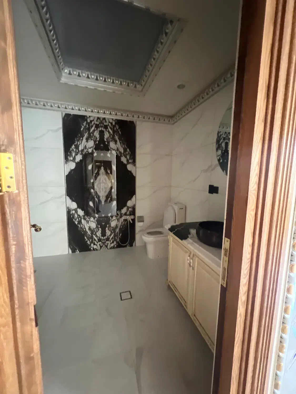 اپارتمان۳۳۰متر۴خواب نیاوران۱۵۰متر حیاط اختصاصی