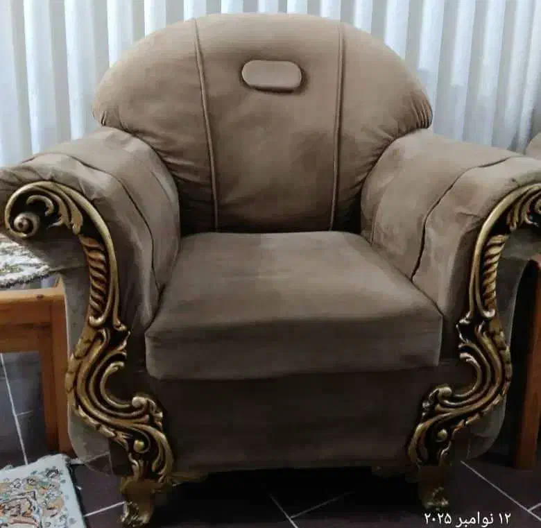 فروش مبل ۷نفره سالم و تمیز|مبلمان خانگی و میز عسلی|لنگرود, |دیوار