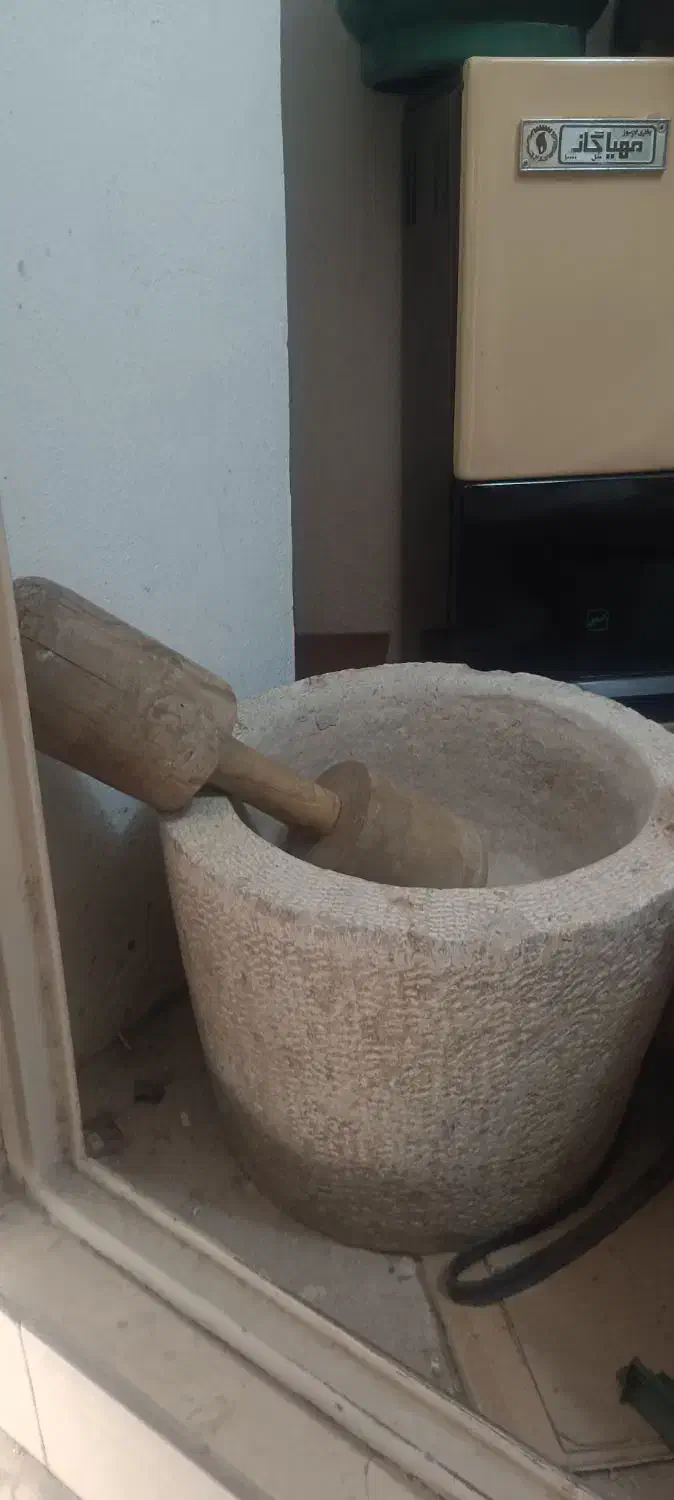 یانه با هاونگ با دسته|کلکسیون اشیاء عتیقه|اصفهان, عسگریه|دیوار