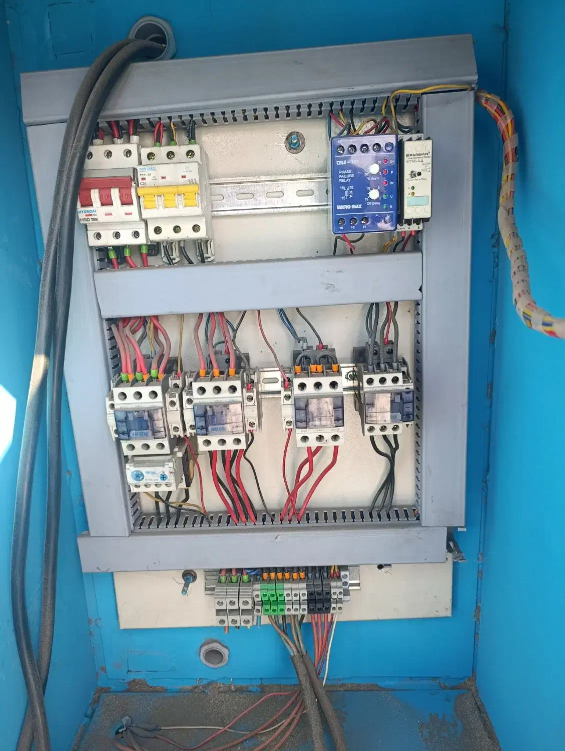 خدمات برق|خدمات پیشه و مهارت|سهند, |دیوار