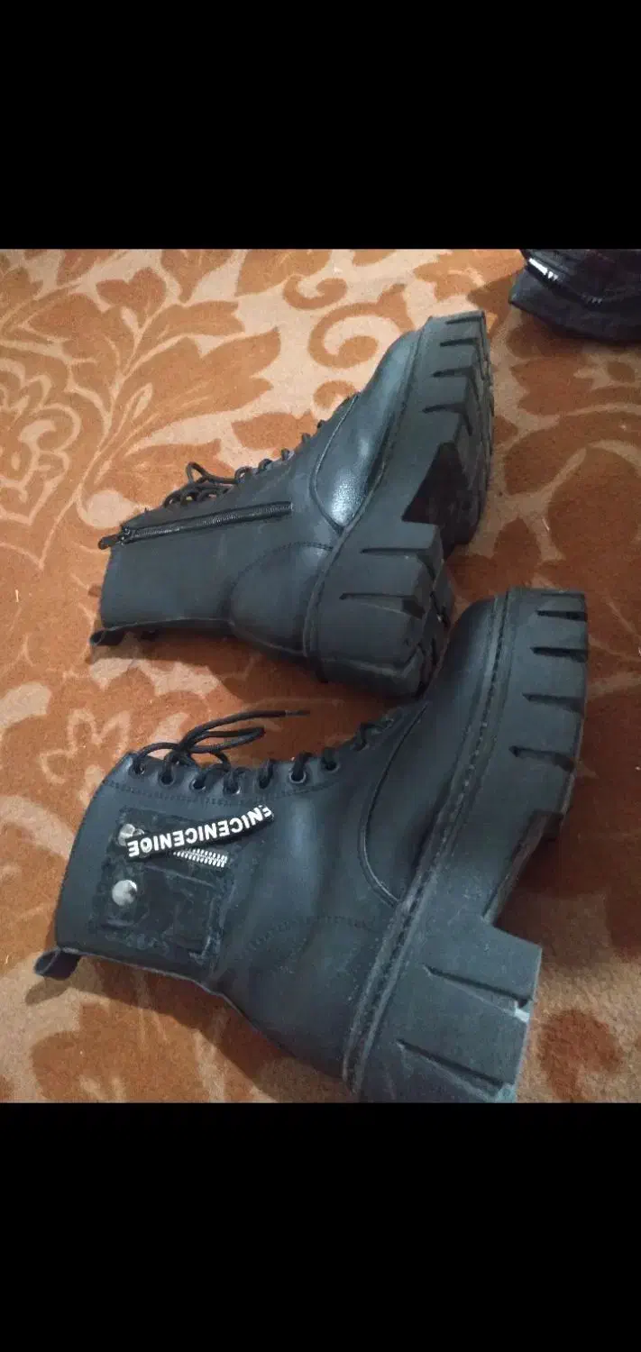 نیم بت و کفش سفید شیک|کیف، کفش، کمربند|سوسنگرد, |دیوار