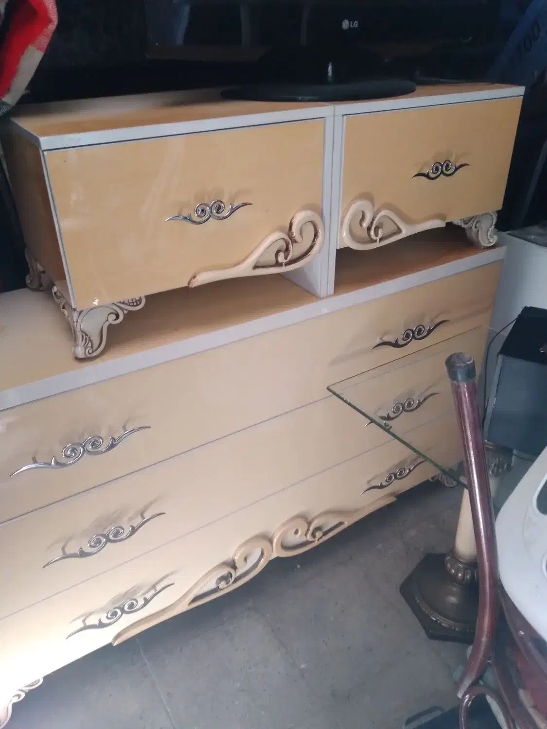 دراور سه کشو بزرگ و دوعدد گشو پا تختی|جاکفشی، کمد، دراور|رباط‌کریم, کیکاور|دیوار