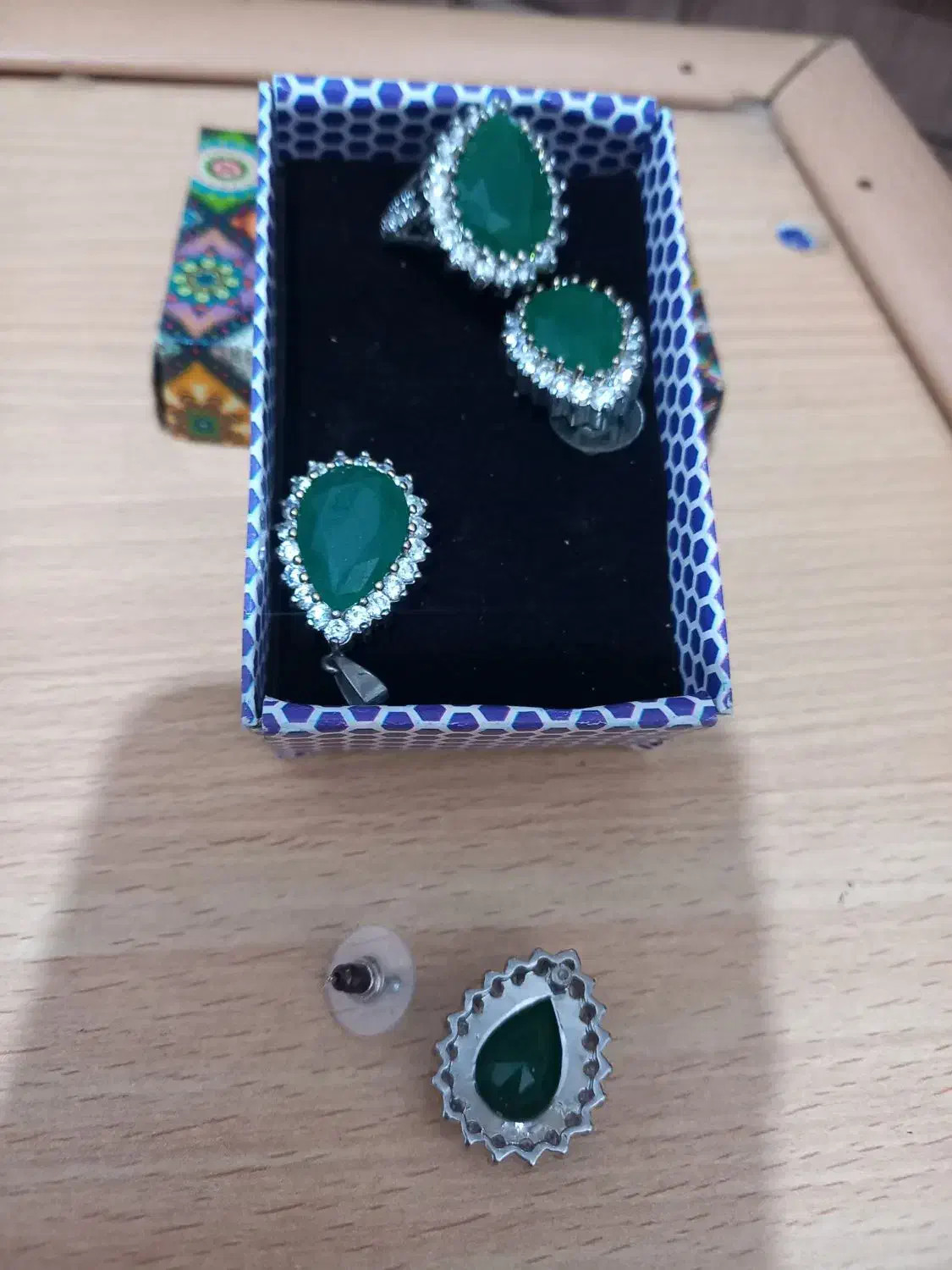 نیم ست خرم سلطان|بدلیجات|رشت, کوی جام جم|دیوار