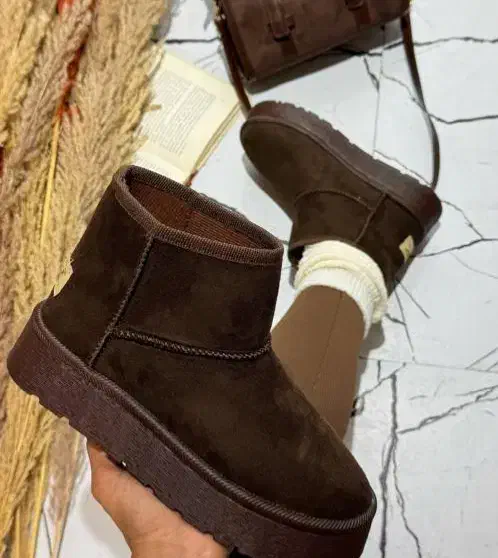 نیم بوت آگ|کیف، کفش، کمربند|بندر انزلی, ساحل قو|دیوار