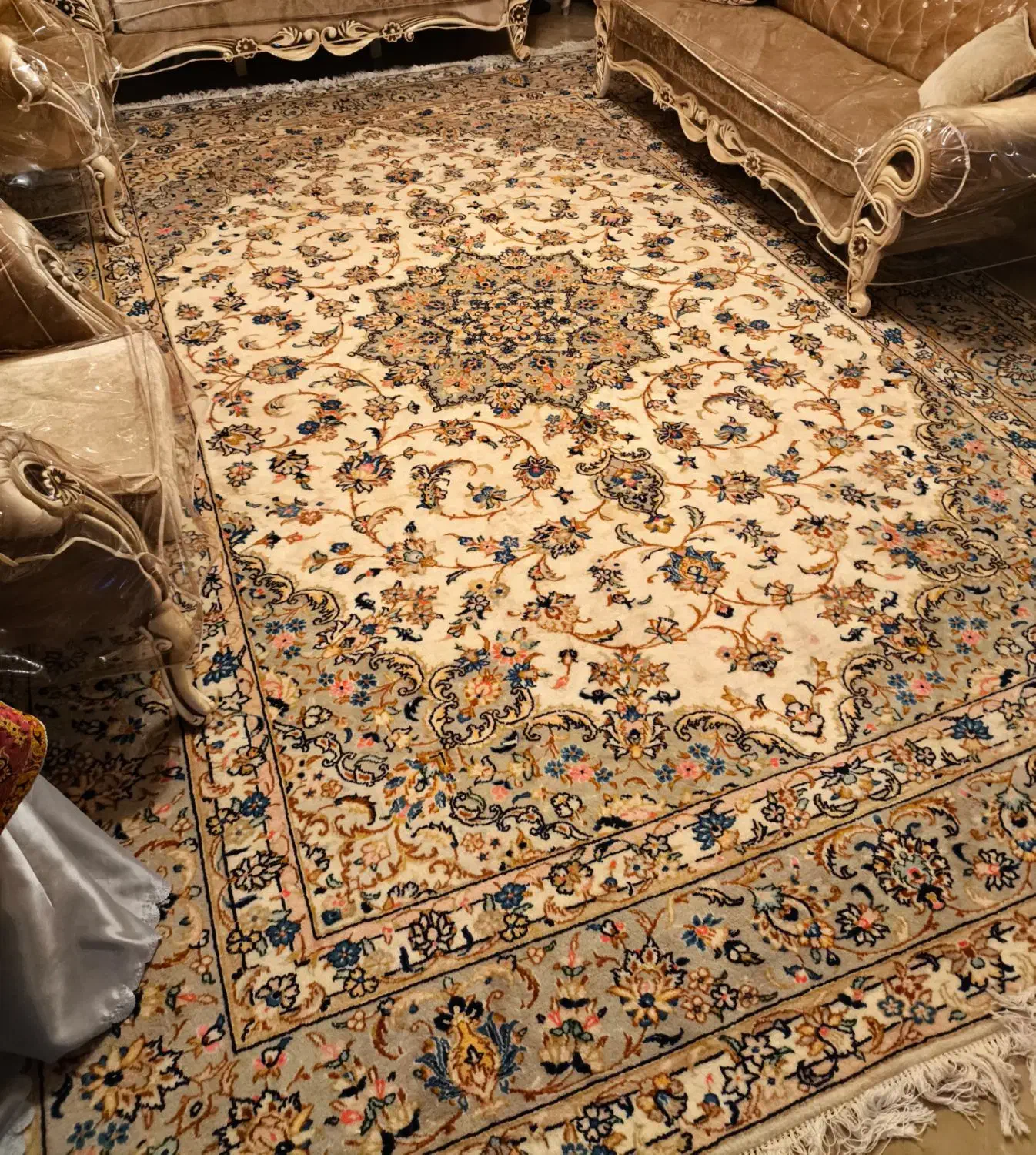 یک تخت فرش دستبافت اردکان یزد ۱۲ متری کرم|فرش|تهران, ستارخان|دیوار