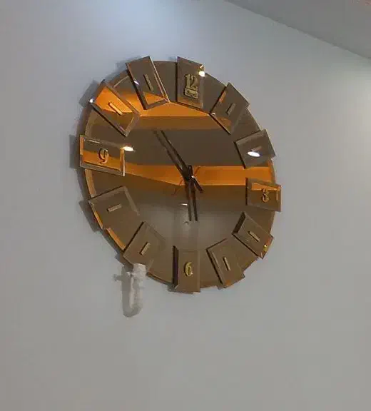 ساعت آیینه ای جنس خوب|ساعت دیواری و تزئینی|تهران, کیانشهر|دیوار