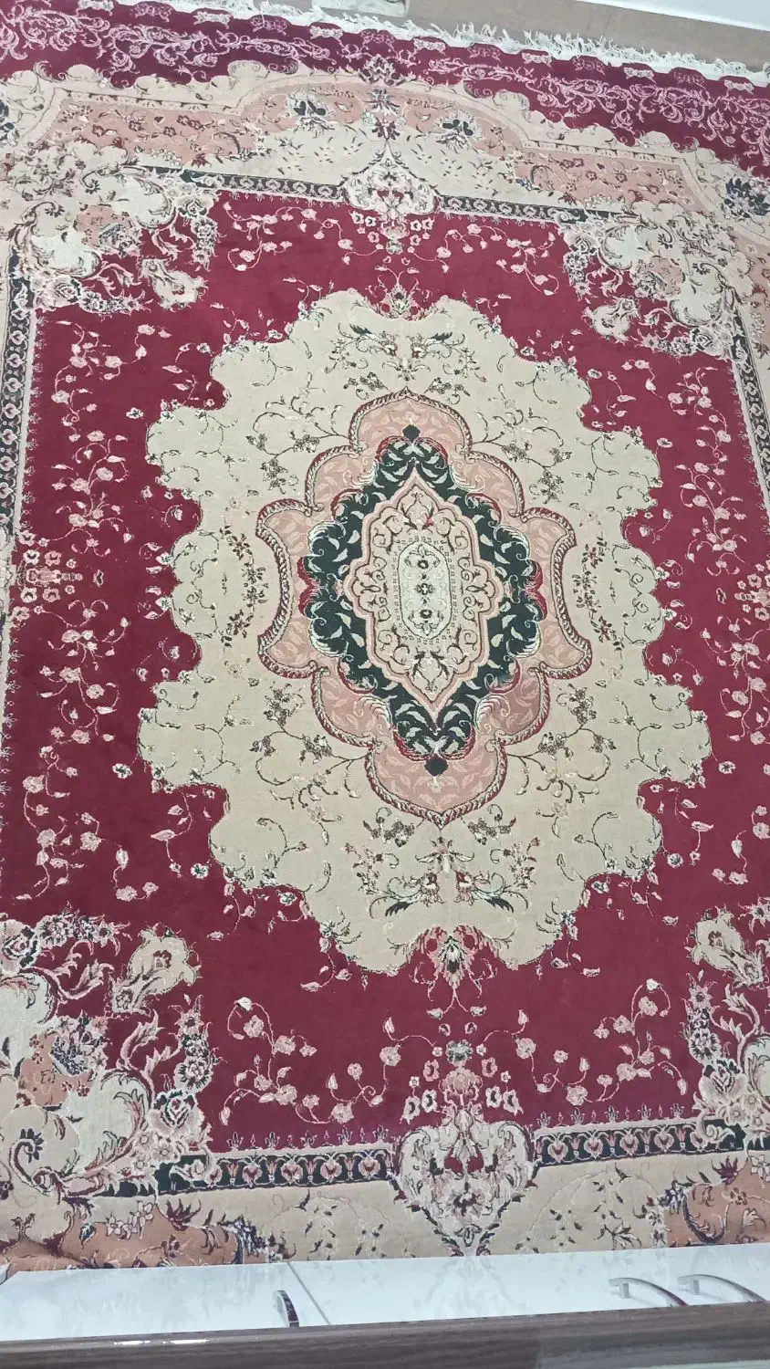 سه عدد فرش|فرش|دوگنبدان, |دیوار