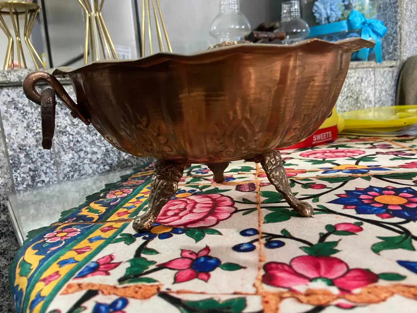 ظرف مسی و جا شمعی|ظروف سرو و پذیرایی|قم, آزادگان|دیوار