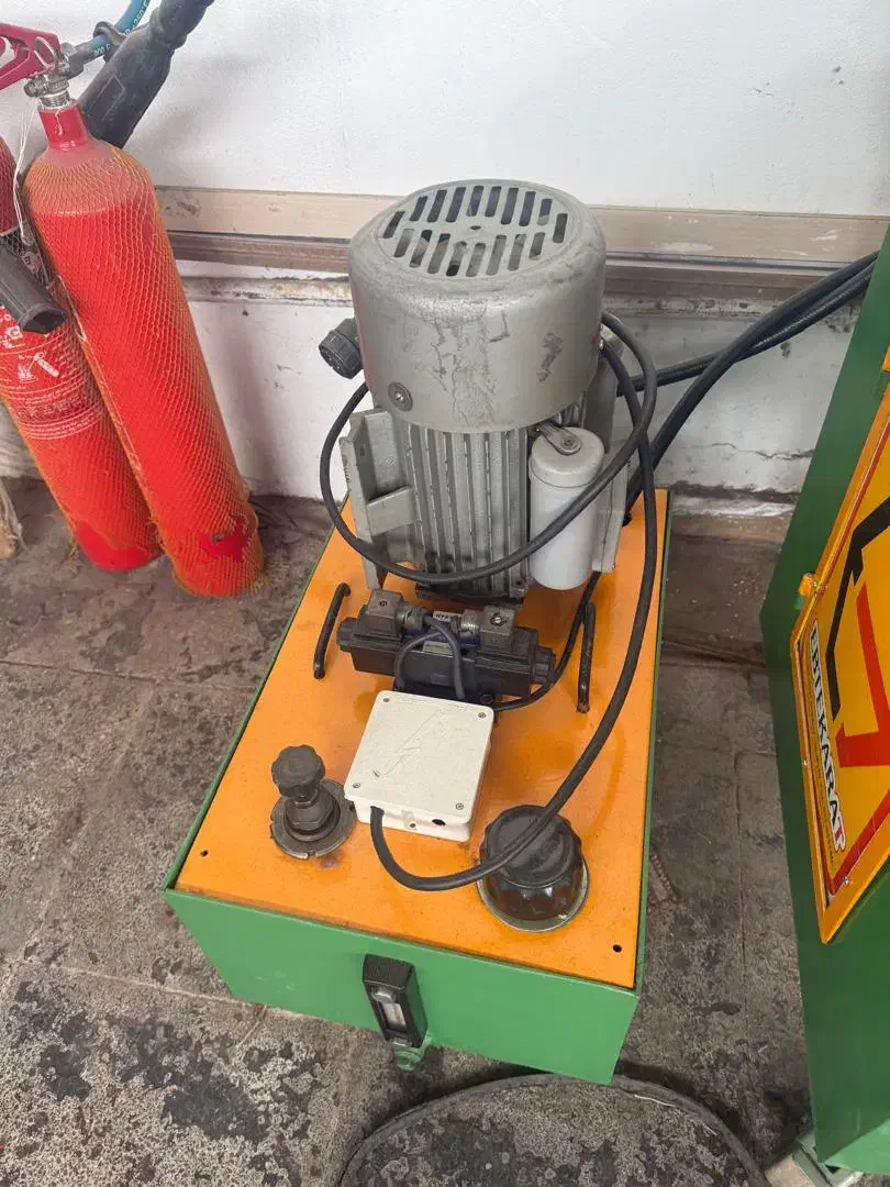 دستگاه کلیشه زن و تعدادی چرخ خیاطی|ماشین‌آلات صنعتی|شهریار, کرد امیر|دیوار