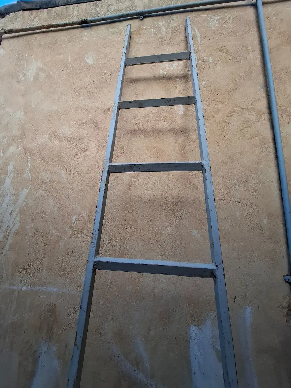 نردبان آهنی|ابزارآلات|بهار, |دیوار