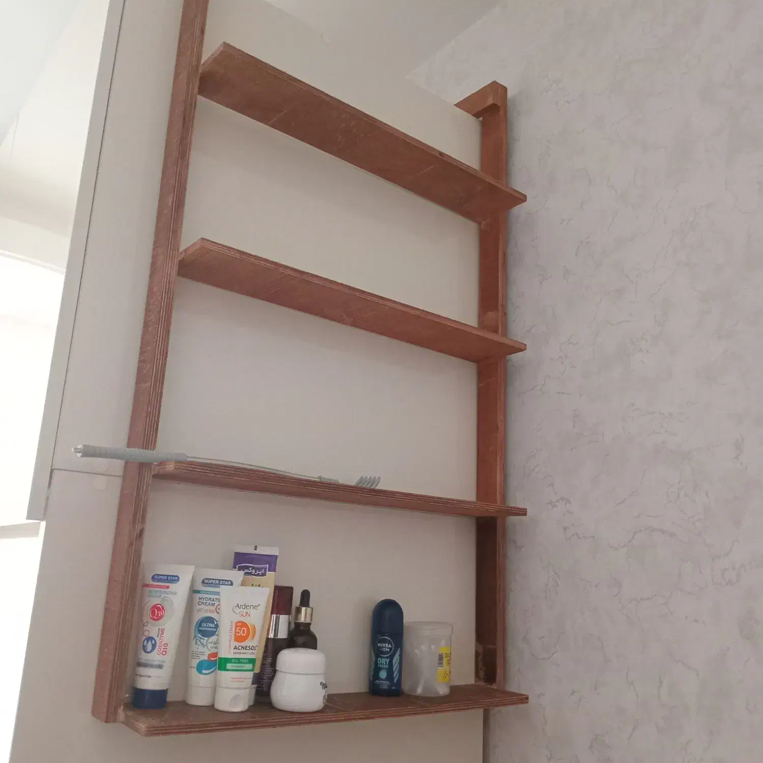 شلف چوبی رو یخچال یا کمد|کتابخانه، شلف، قفسه‌های دیواری|تهران, افسریه شمالی|دیوار