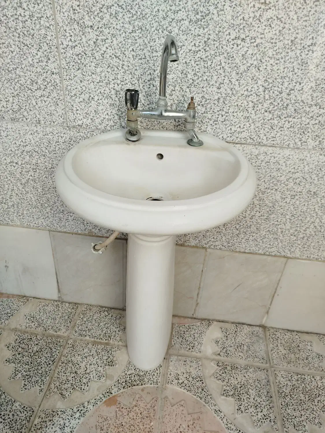 روشویی سالم با شیر سالم|مصالح و تجهیزات ساختمان|هشتگرد, سیف آباد|دیوار