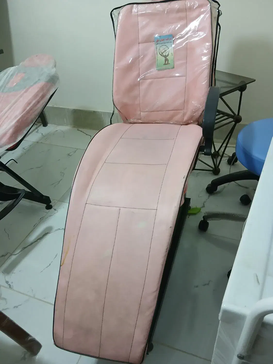 صندلی میز|میز تحریر و کامپیوتر|اندیشه, اندیشه فاز ۳|دیوار