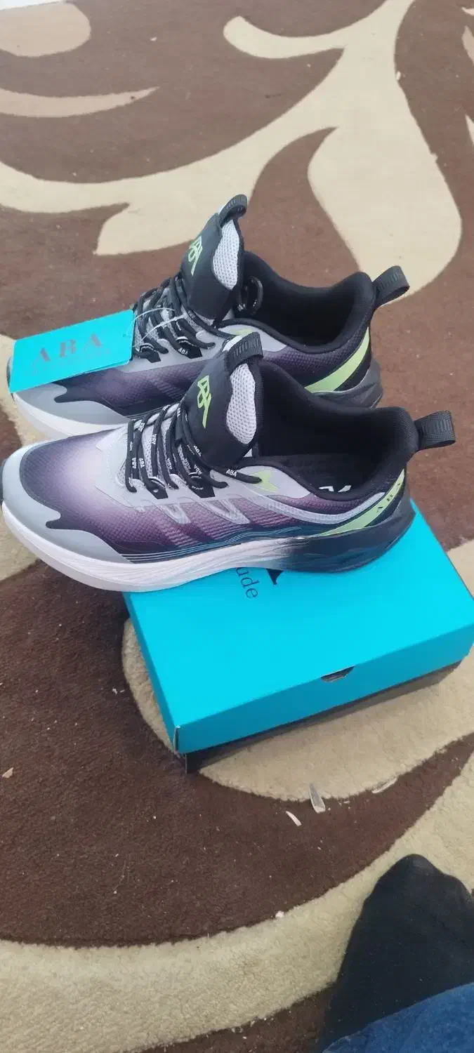 کفش اسپورت|کیف، کفش، کمربند|شیراز, چنچنه|دیوار