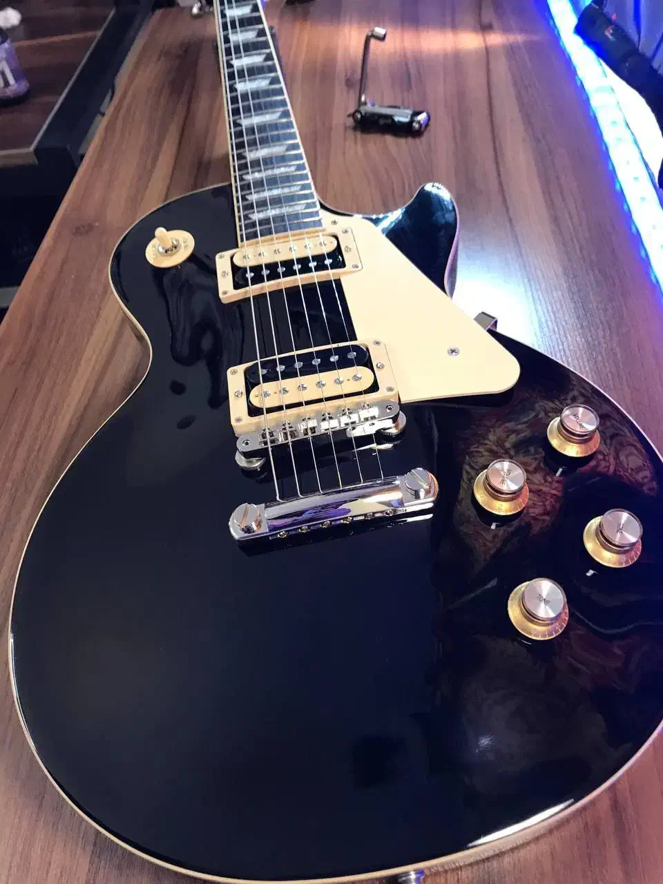 گیتار گیبسون آمریکا ۲۰۲۳|گیتار، بیس، امپلیفایر|شهریار, شهریار|دیوار