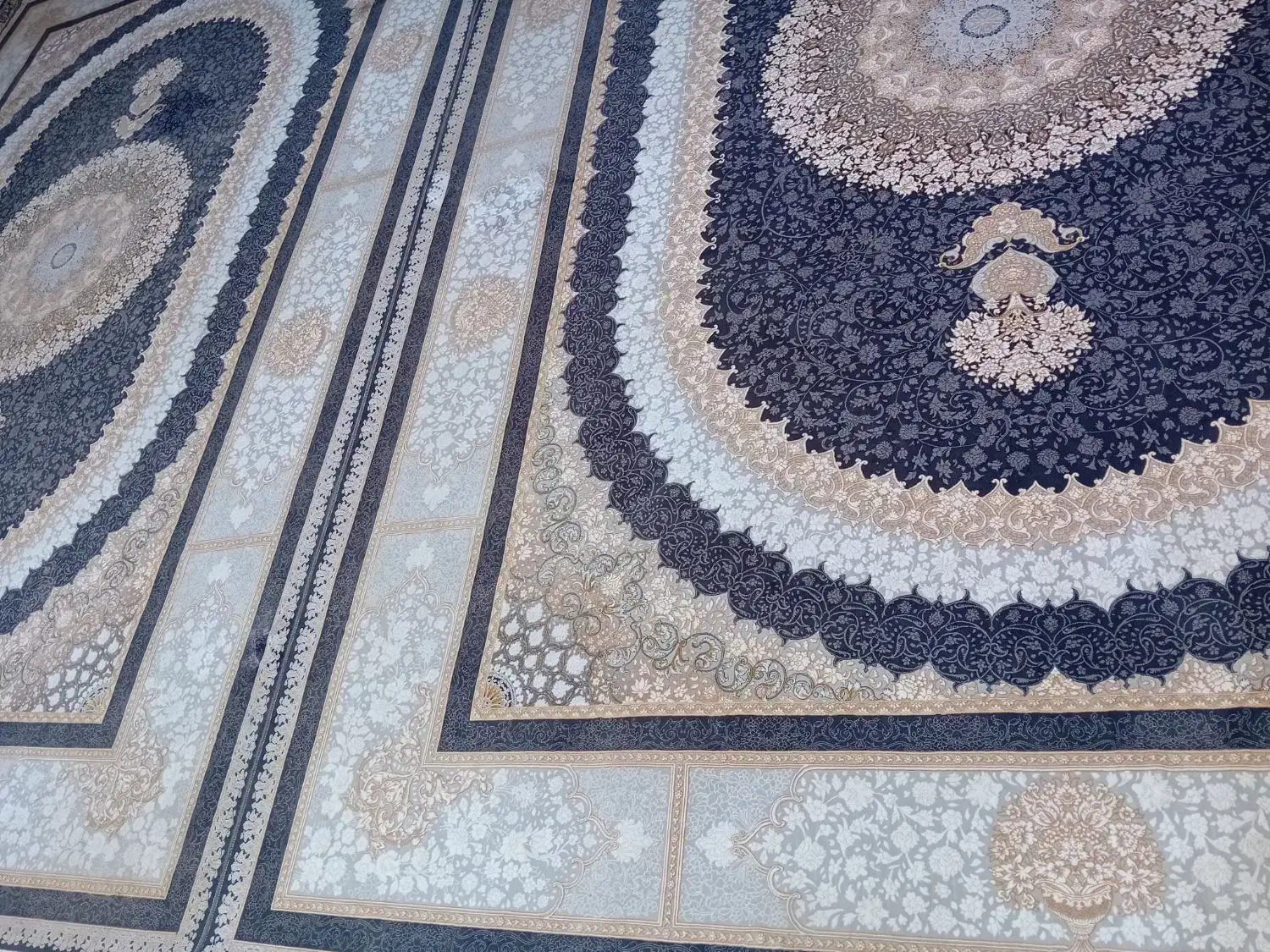 ۲عدد فرش ۹متری ۱۲۰۰شانه طلا کوب|فرش|اهواز, کوی علوی|دیوار