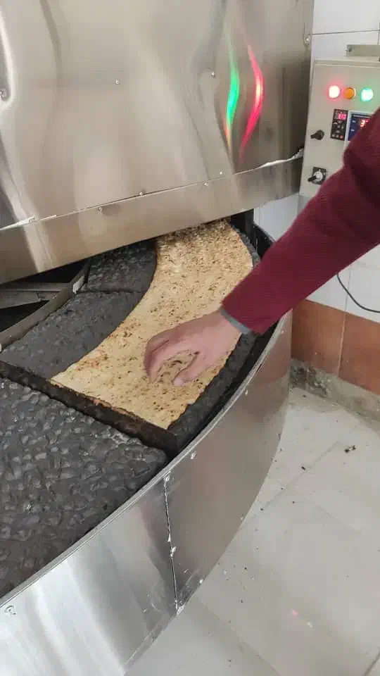 نیازمند کارگر ساده سنگک پزی با حقوق خوب و بیمه|استخدام خدمات فروشگاه و رستوران|خوی, |دیوار