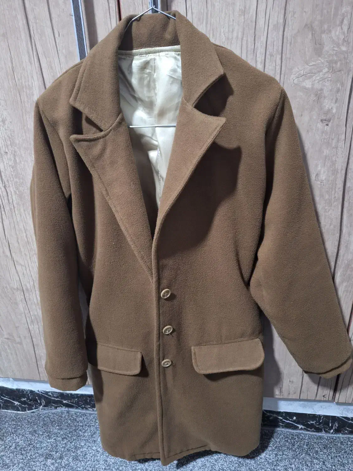 پالتو|لباس|فولادشهر, فولادشهر|دیوار