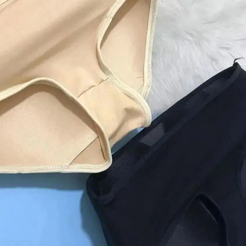 پرتز باسن|لباس|قم, چهل درخت‎|دیوار