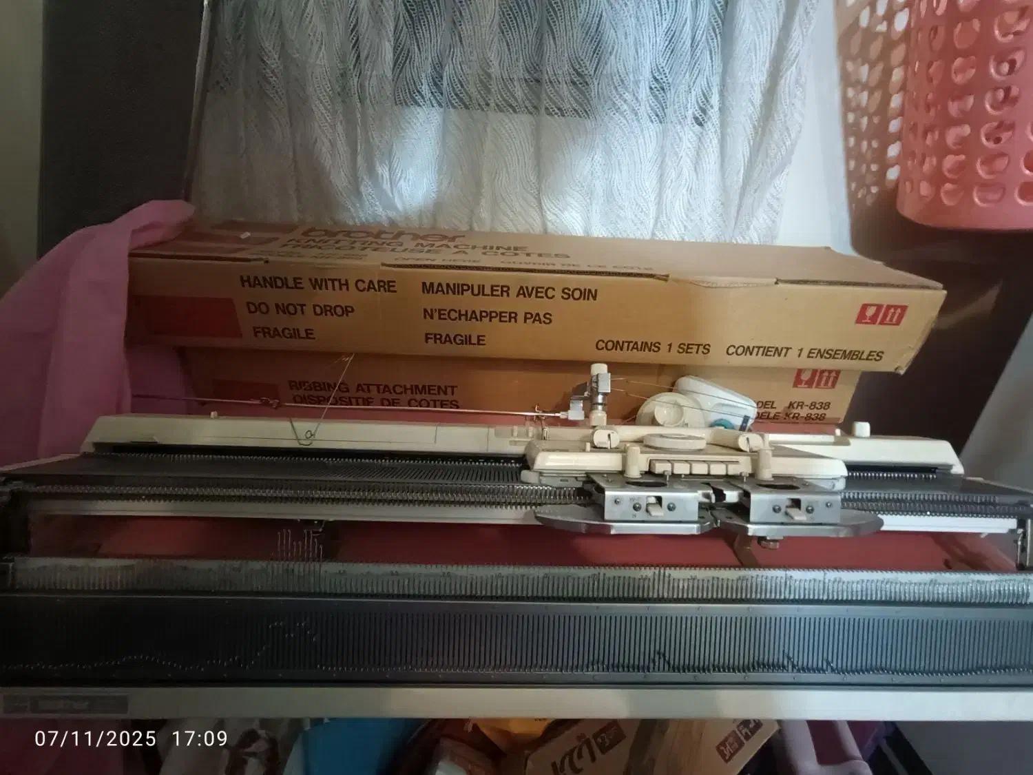 دستگاه بافت برادر|چرخ خیاطی و ریسندگی|ورامین, شهرک فجر|دیوار