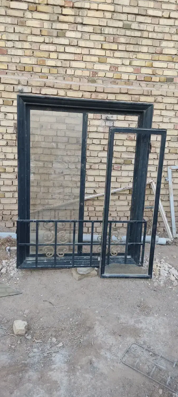 در و پنجره آهنی دست دو سالم وتمیز|مصالح و تجهیزات ساختمان|دشتابی, |دیوار