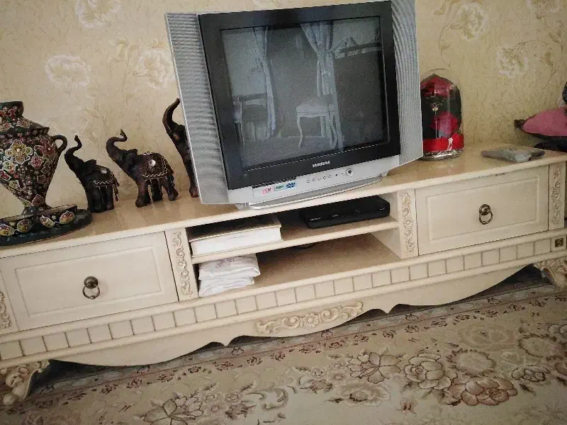 تلویزیون سامسونگ و میز تلویزیون|تلویزیون و پروژکتور|مشهد, رستگار|دیوار