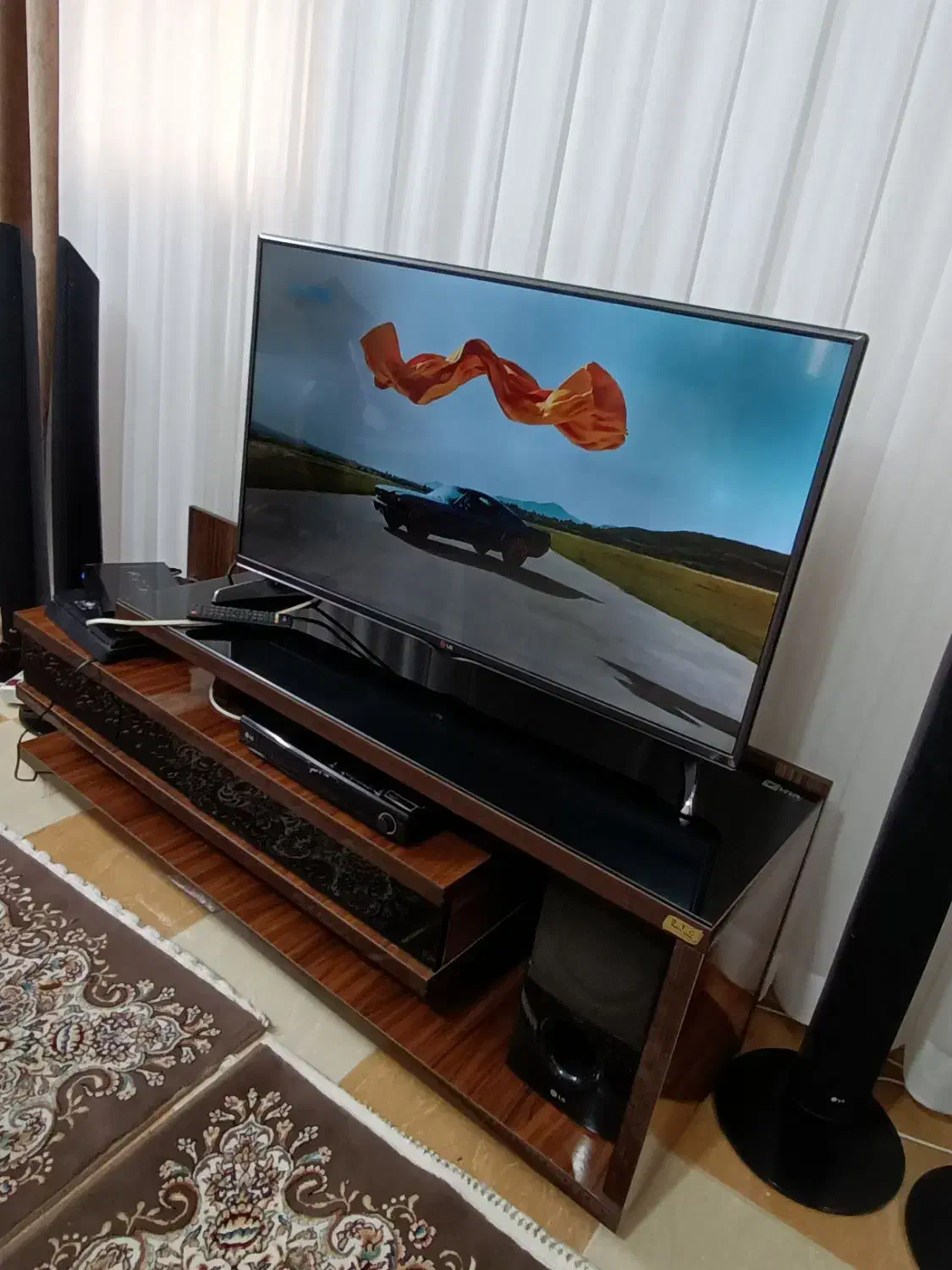 آینه و بوفه کامل با ظروف پذیرایی و میز تلویزیون|آینه|کاشمر, |دیوار