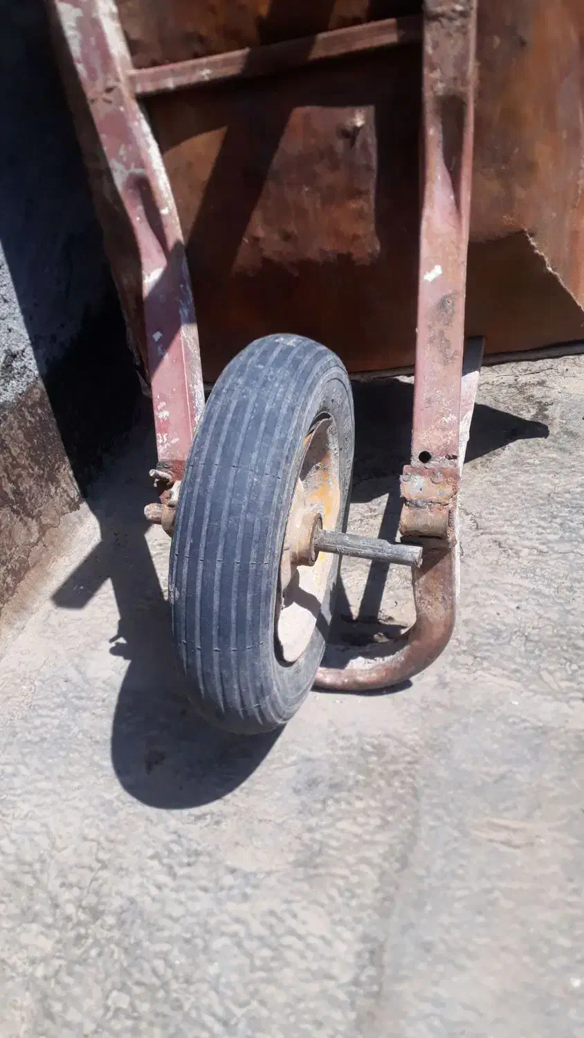 فرغون|ابزارآلات|مشهد, طبرسی شمالی|دیوار