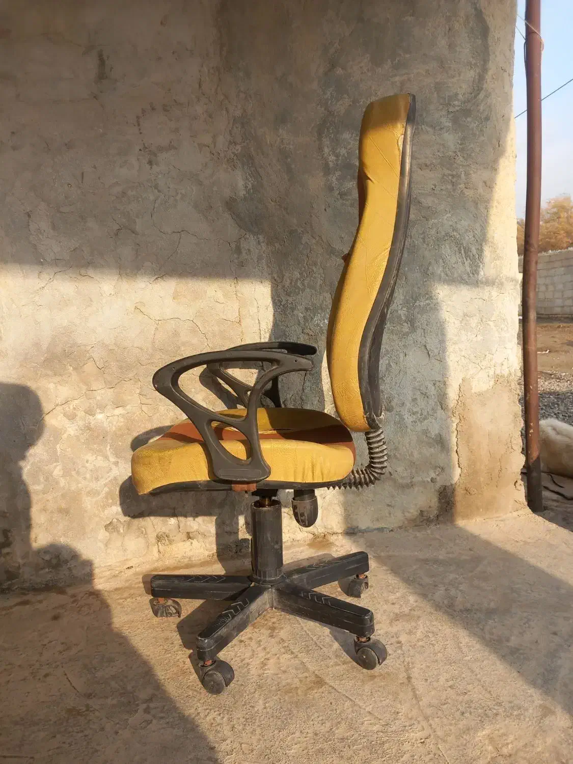 صندلی  مدریتی|مبلمان اداری|انبارآلوم, |دیوار